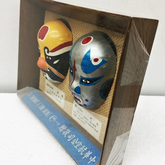 2 Mask Set Showing Facial Make-up in Chinese Opera - Picture 7 of 8